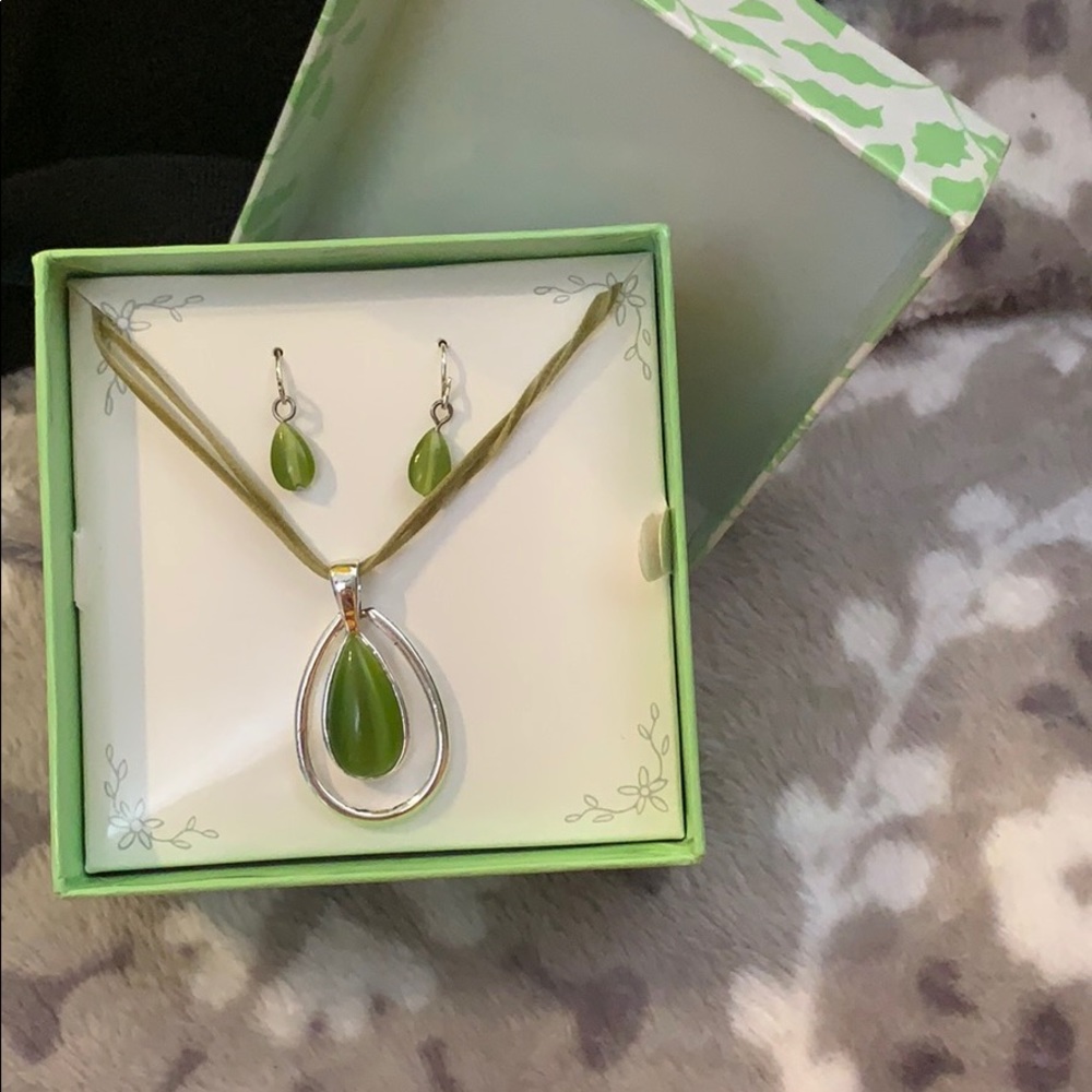 Green Earrings and Necklace ser